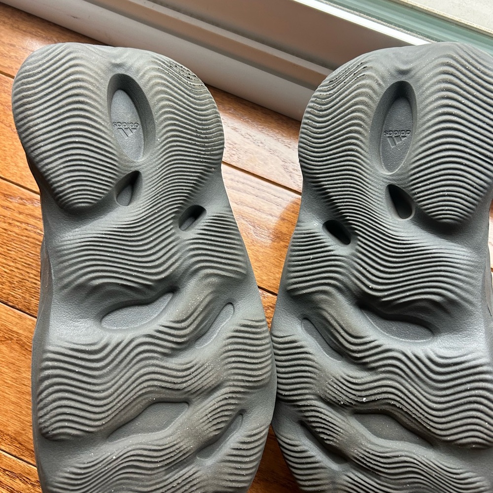 Excellent condition Adidas Yeezy Foam Runner - Picture 3 of 8